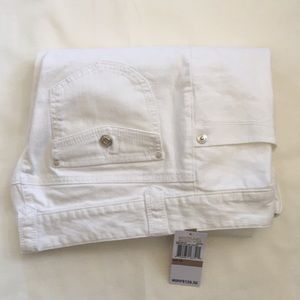BRAND NEW Michael Kors White stretch jeans
